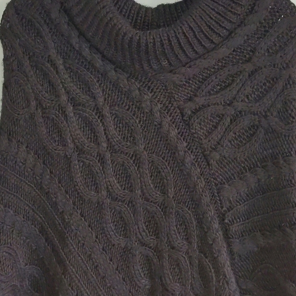Knit black poncho - Picture 3 of 4